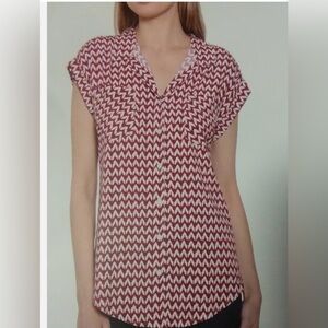 Jachs Girlfriend Women's Short Sleeve size M, Tencel Blouse, color Red Chevron,